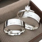 Par Aliança Prata 950 Reta Friso no Canto 7MM