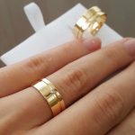 Par Alianças de Moedas Antiga Reta 7MM Friso no Canto e Pedra