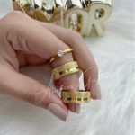 Par Alianças de Aço Inoxidável Dourada Jateada friso no canto