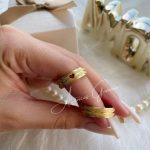 Par de Alianças Banhadas Reta 6MM Jateada e Coração