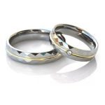 Par de Alianças Tunstenio Filete Dourado e Pedra