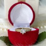 Anel de Moeda Antiga com Pedras de Zirconia Trabalhado