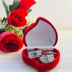 Par Alianças de Aço Inoxidável Prata 7MM Coração com Pedra Escovada